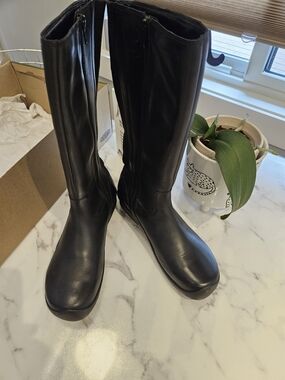 Keen Black Knee Hi Leather Boots New In Box Never Worn